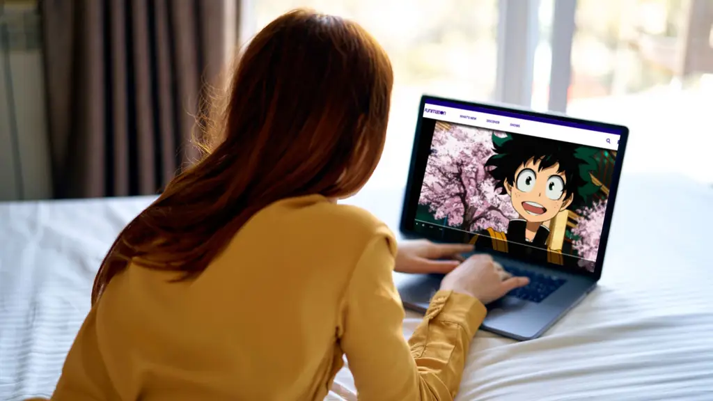 Nikmati anime favorit Anda dengan nyaman Seseorang menonton anime di laptop