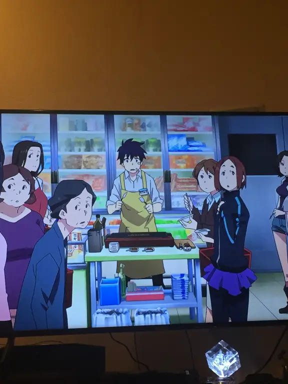 Menikmati Anime Karakter anime menonton televisi