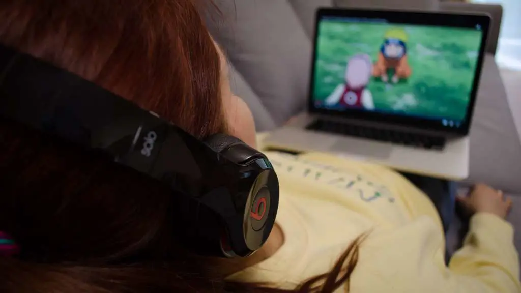 Pengalaman Menonton Anime yang Nyaman Menonton anime di laptop