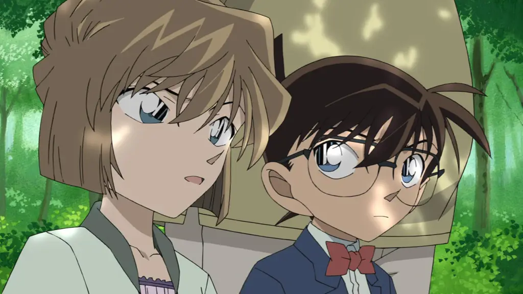 Conan memecahkan kasus dengan kecerdasannya Gambar Conan Edogawa sedang memecahkan sebuah misteri